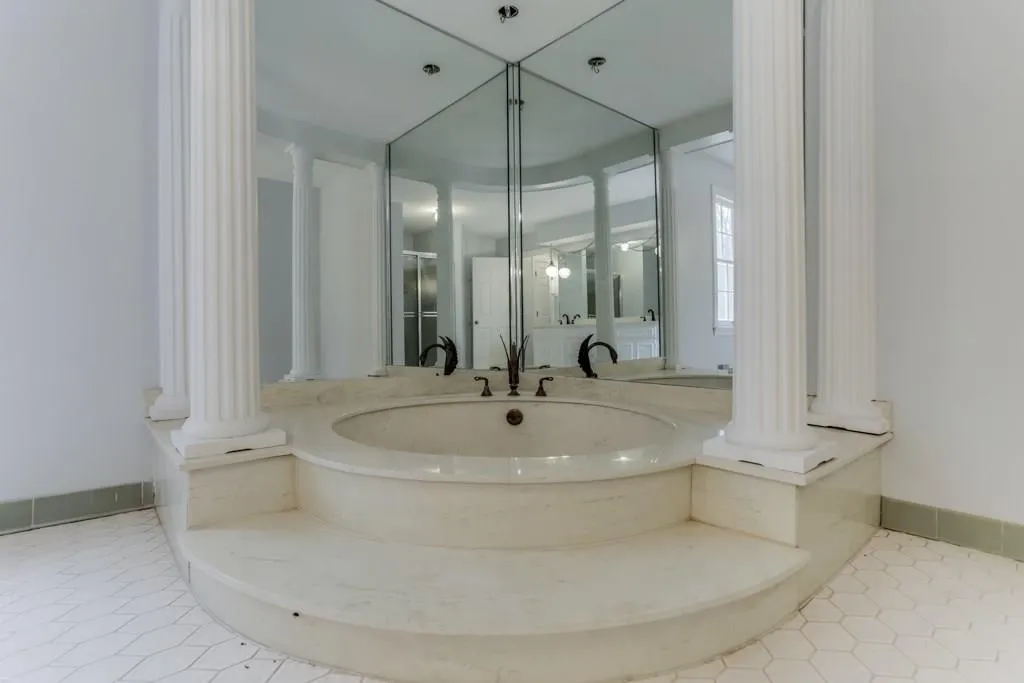 2215 Spalding Drive, Sandy Springs, Georgia 30350, 4 Bedrooms Bedrooms, ,3 BathroomsBathrooms,Residential,Sold,2215 Spalding Drive,6115722