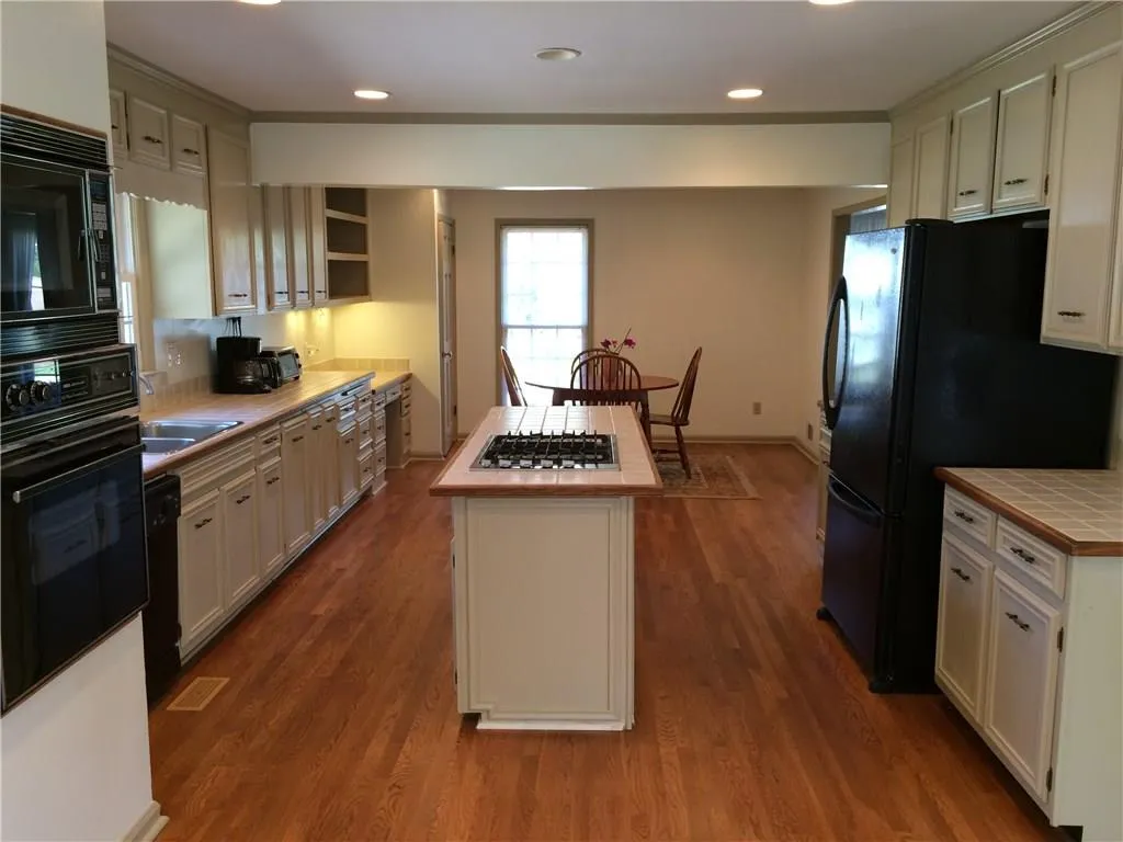 230 Stone Mill Trail, Atlanta, Georgia 30328, 3 Bedrooms Bedrooms, ,2 BathroomsBathrooms,Residential,Sold,230 Stone Mill Trail,5993937