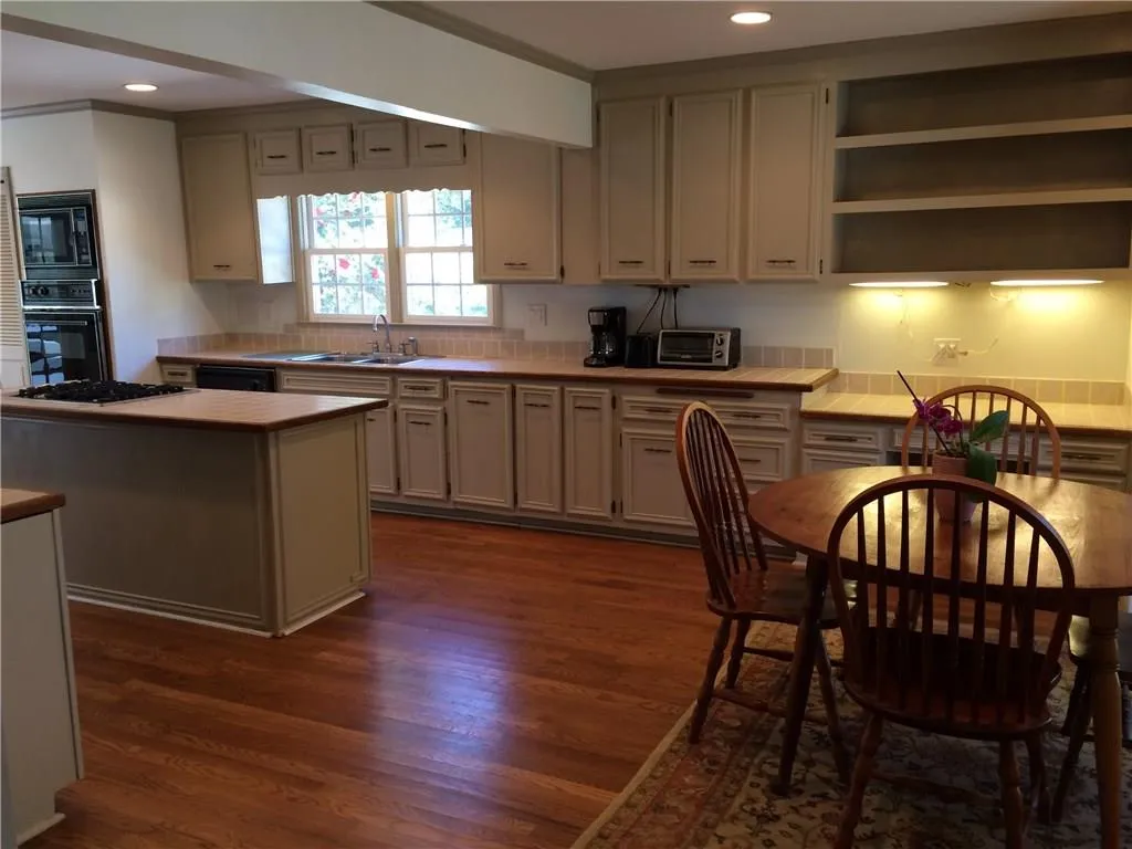 230 Stone Mill Trail, Atlanta, Georgia 30328, 3 Bedrooms Bedrooms, ,2 BathroomsBathrooms,Residential,Sold,230 Stone Mill Trail,5993937