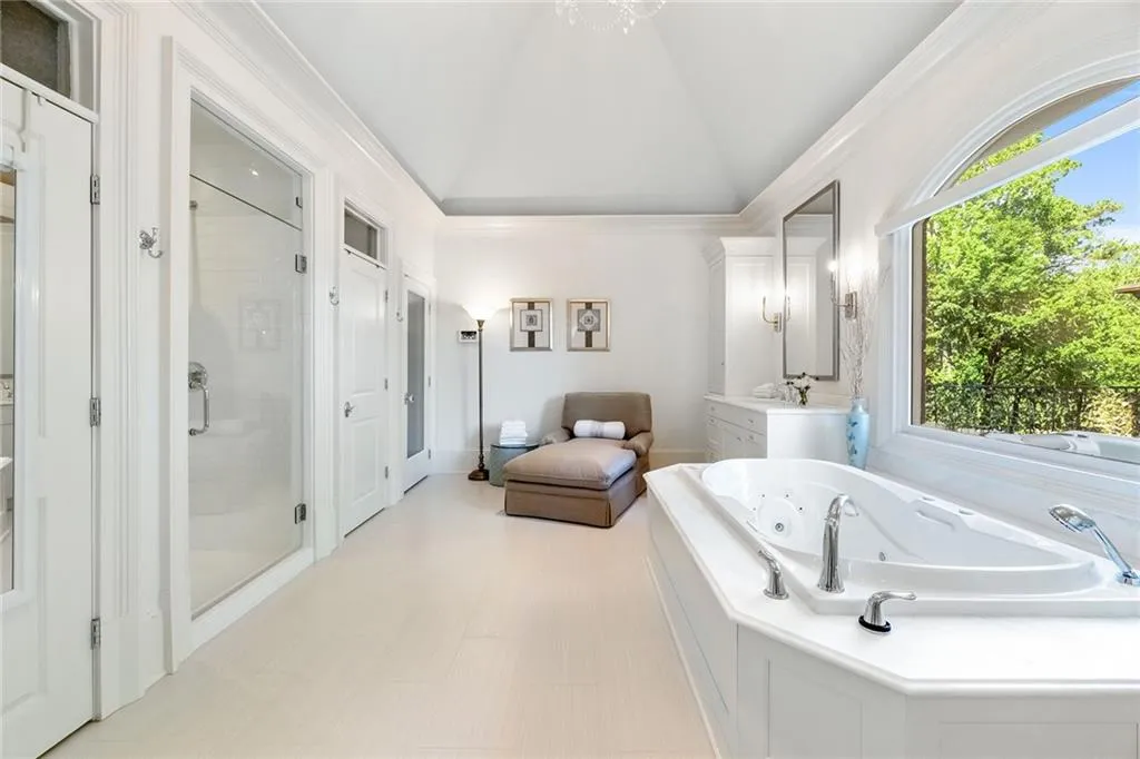 5509 Long Island Drive Nw, Atlanta, Georgia 30327, 6 Bedrooms Bedrooms, ,7 BathroomsBathrooms,Residential,Sold,5509 Long Island Drive Nw,7447945