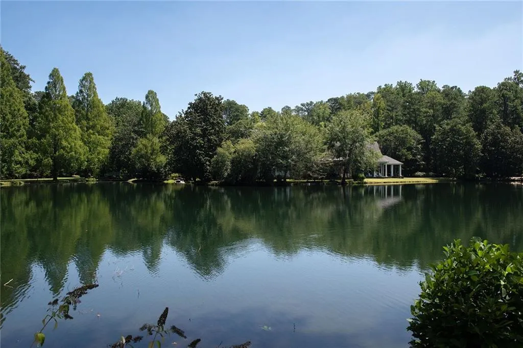 5509 Long Island Drive Nw, Atlanta, Georgia 30327, 6 Bedrooms Bedrooms, ,7 BathroomsBathrooms,Residential,Sold,5509 Long Island Drive Nw,7447945