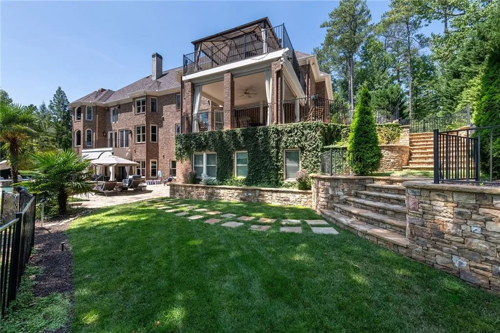 5509 Long Island Drive Nw, Atlanta, Georgia 30327, 6 Bedrooms Bedrooms, ,7 BathroomsBathrooms,Residential,Sold,5509 Long Island Drive Nw,7447945