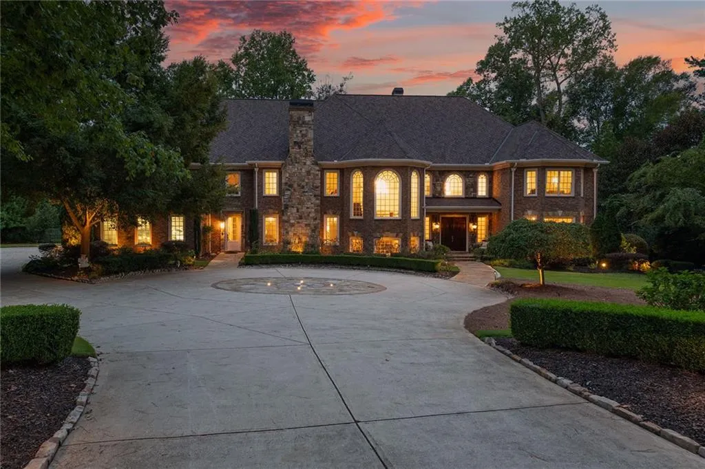 5509 Long Island Drive Nw, Atlanta, Georgia 30327, 6 Bedrooms Bedrooms, ,7 BathroomsBathrooms,Residential,Sold,5509 Long Island Drive Nw,7447945