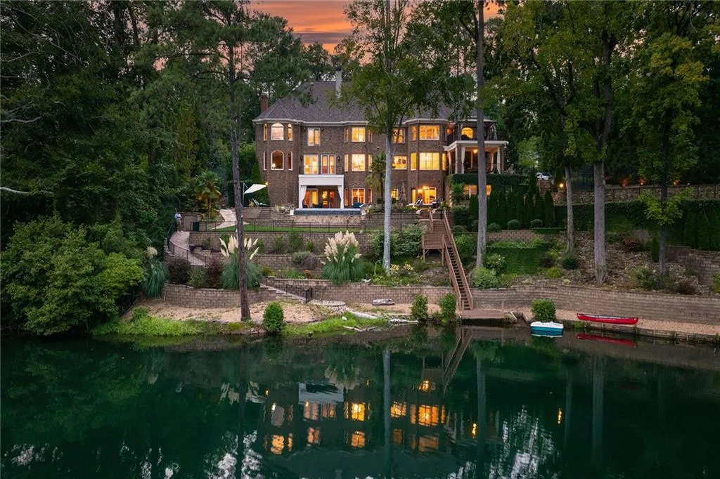 5509 Long Island Drive Nw, Atlanta, Georgia 30327, 6 Bedrooms Bedrooms, ,7 BathroomsBathrooms,Residential,Sold,5509 Long Island Drive Nw,7447945