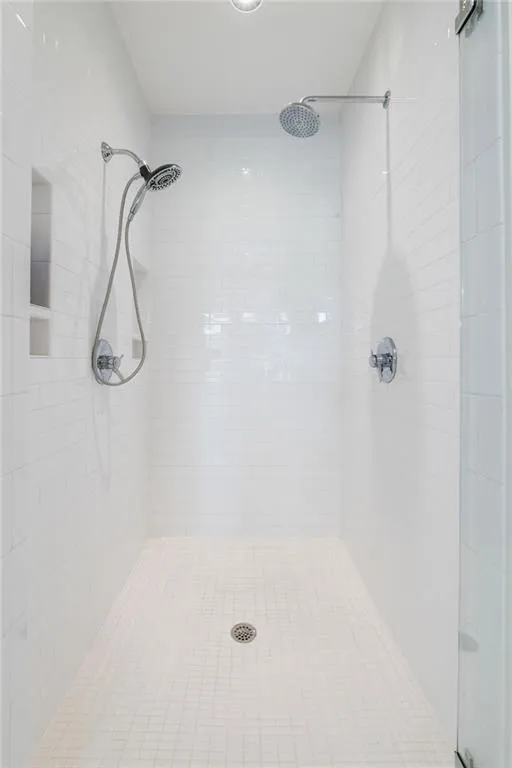 5509 Long Island Drive Nw, Atlanta, Georgia 30327, 6 Bedrooms Bedrooms, ,7 BathroomsBathrooms,Residential,Sold,5509 Long Island Drive Nw,7447945