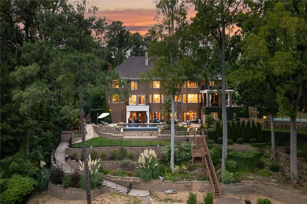 5509 Long Island Drive Nw, Atlanta, Georgia 30327, 6 Bedrooms Bedrooms, ,7 BathroomsBathrooms,Residential,Sold,5509 Long Island Drive Nw,7447945