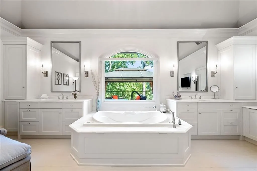 5509 Long Island Drive Nw, Atlanta, Georgia 30327, 6 Bedrooms Bedrooms, ,7 BathroomsBathrooms,Residential,Sold,5509 Long Island Drive Nw,7447945