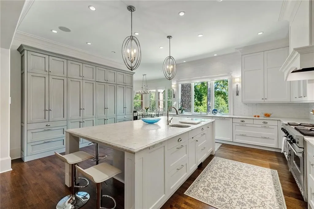 5509 Long Island Drive Nw, Atlanta, Georgia 30327, 6 Bedrooms Bedrooms, ,7 BathroomsBathrooms,Residential,Sold,5509 Long Island Drive Nw,7447945