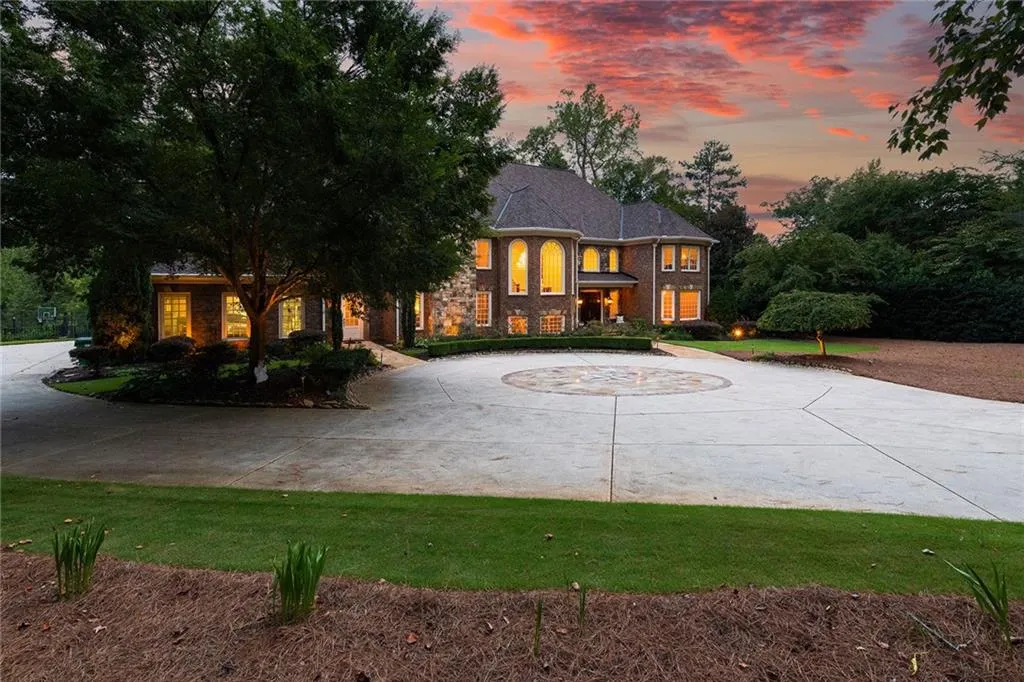 5509 Long Island Drive Nw, Atlanta, Georgia 30327, 6 Bedrooms Bedrooms, ,7 BathroomsBathrooms,Residential,Sold,5509 Long Island Drive Nw,7447945