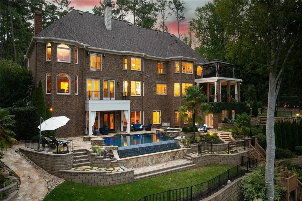 5509 Long Island Drive Nw, Atlanta, Georgia 30327, 6 Bedrooms Bedrooms, ,7 BathroomsBathrooms,Residential,Sold,5509 Long Island Drive Nw,7447945