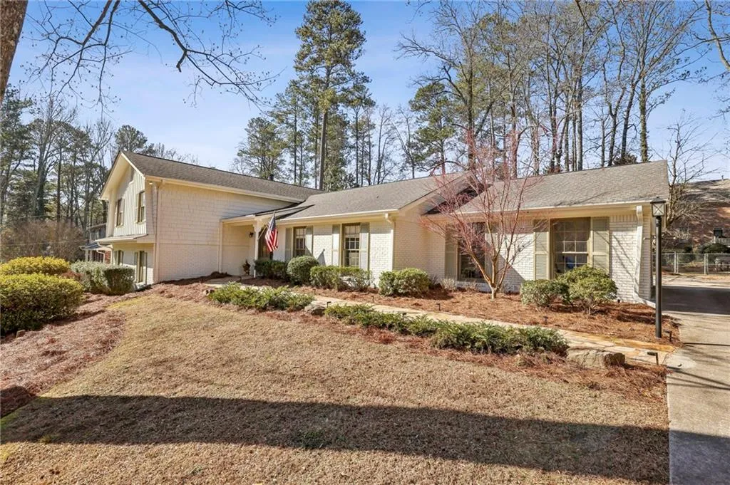 7310 Hunters Branch Drive, Atlanta, Georgia 30328, 5 Bedrooms Bedrooms, ,3 BathroomsBathrooms,Residential,Sold,7310 Hunters Branch Drive,7519135