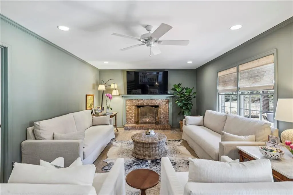7310 Hunters Branch Drive, Atlanta, Georgia 30328, 5 Bedrooms Bedrooms, ,3 BathroomsBathrooms,Residential,Sold,7310 Hunters Branch Drive,7519135