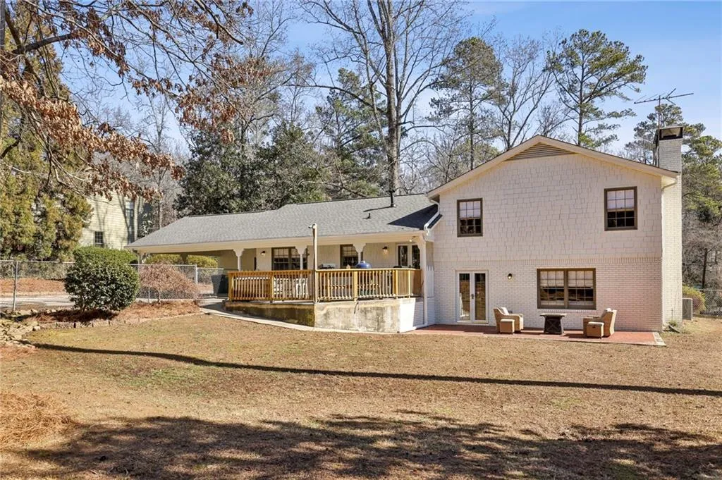 7310 Hunters Branch Drive, Atlanta, Georgia 30328, 5 Bedrooms Bedrooms, ,3 BathroomsBathrooms,Residential,Sold,7310 Hunters Branch Drive,7519135