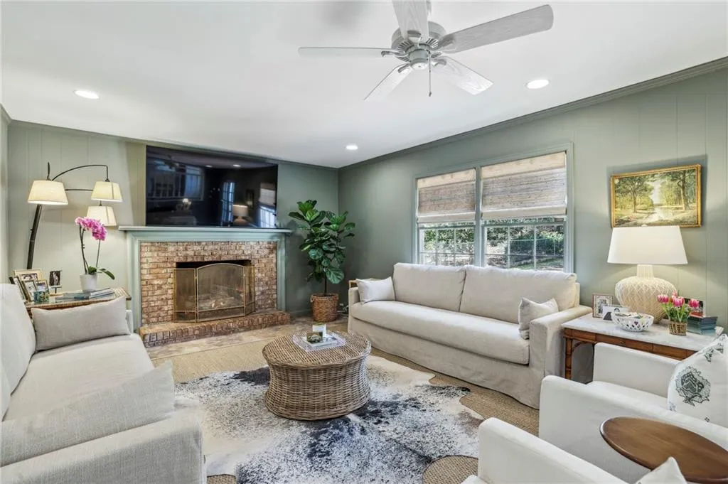 7310 Hunters Branch Drive, Atlanta, Georgia 30328, 5 Bedrooms Bedrooms, ,3 BathroomsBathrooms,Residential,Sold,7310 Hunters Branch Drive,7519135