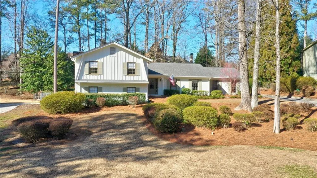 7310 Hunters Branch Drive, Atlanta, Georgia 30328, 5 Bedrooms Bedrooms, ,3 BathroomsBathrooms,Residential,Sold,7310 Hunters Branch Drive,7519135