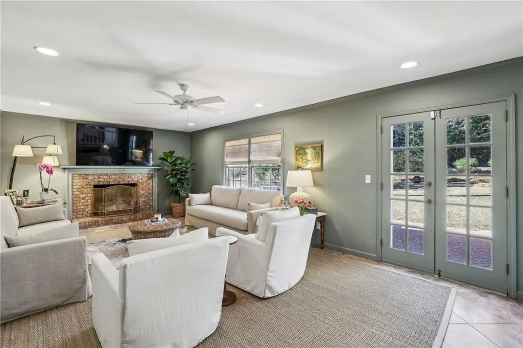 7310 Hunters Branch Drive, Atlanta, Georgia 30328, 5 Bedrooms Bedrooms, ,3 BathroomsBathrooms,Residential,Sold,7310 Hunters Branch Drive,7519135