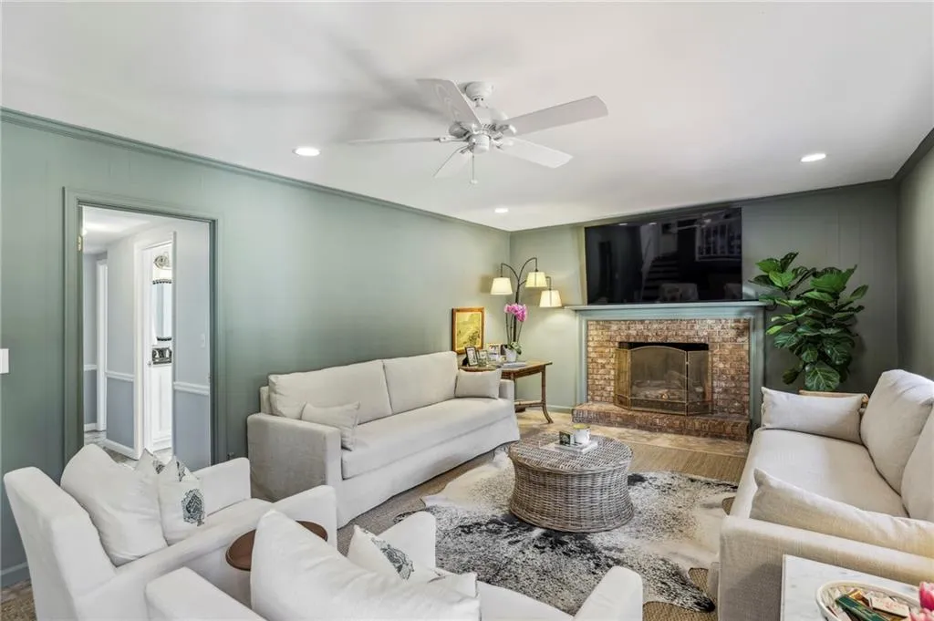 7310 Hunters Branch Drive, Atlanta, Georgia 30328, 5 Bedrooms Bedrooms, ,3 BathroomsBathrooms,Residential,Sold,7310 Hunters Branch Drive,7519135
