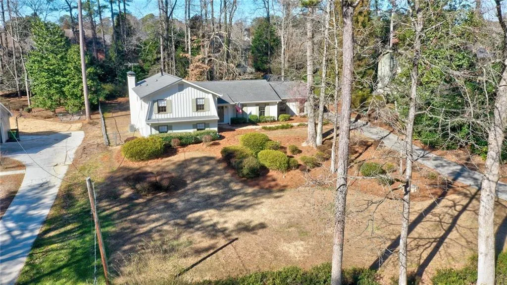 7310 Hunters Branch Drive, Atlanta, Georgia 30328, 5 Bedrooms Bedrooms, ,3 BathroomsBathrooms,Residential,Sold,7310 Hunters Branch Drive,7519135