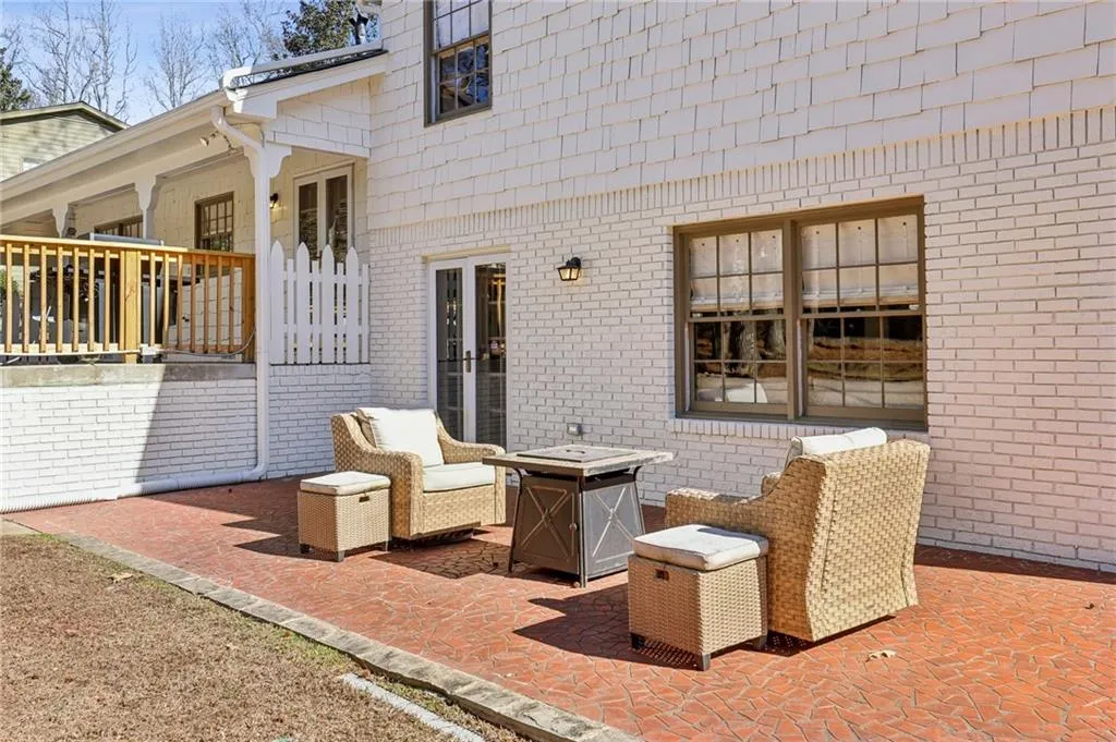 7310 Hunters Branch Drive, Atlanta, Georgia 30328, 5 Bedrooms Bedrooms, ,3 BathroomsBathrooms,Residential,Sold,7310 Hunters Branch Drive,7519135
