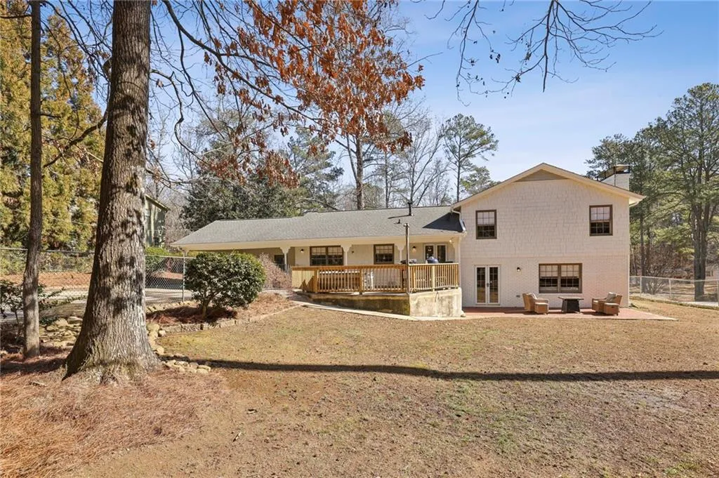 7310 Hunters Branch Drive, Atlanta, Georgia 30328, 5 Bedrooms Bedrooms, ,3 BathroomsBathrooms,Residential,Sold,7310 Hunters Branch Drive,7519135