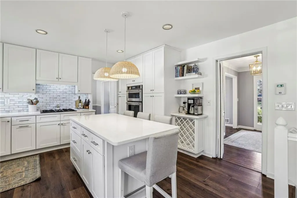 7310 Hunters Branch Drive, Atlanta, Georgia 30328, 5 Bedrooms Bedrooms, ,3 BathroomsBathrooms,Residential,Sold,7310 Hunters Branch Drive,7519135