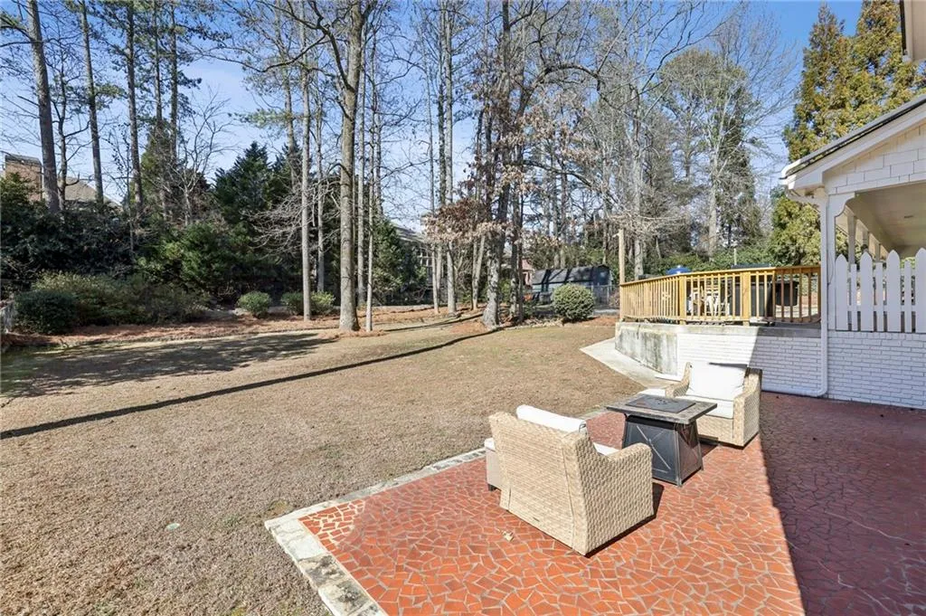 7310 Hunters Branch Drive, Atlanta, Georgia 30328, 5 Bedrooms Bedrooms, ,3 BathroomsBathrooms,Residential,Sold,7310 Hunters Branch Drive,7519135