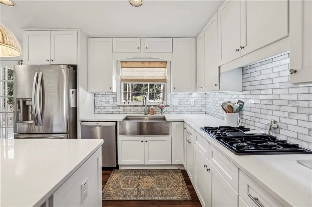 7310 Hunters Branch Drive, Atlanta, Georgia 30328, 5 Bedrooms Bedrooms, ,3 BathroomsBathrooms,Residential,Sold,7310 Hunters Branch Drive,7519135