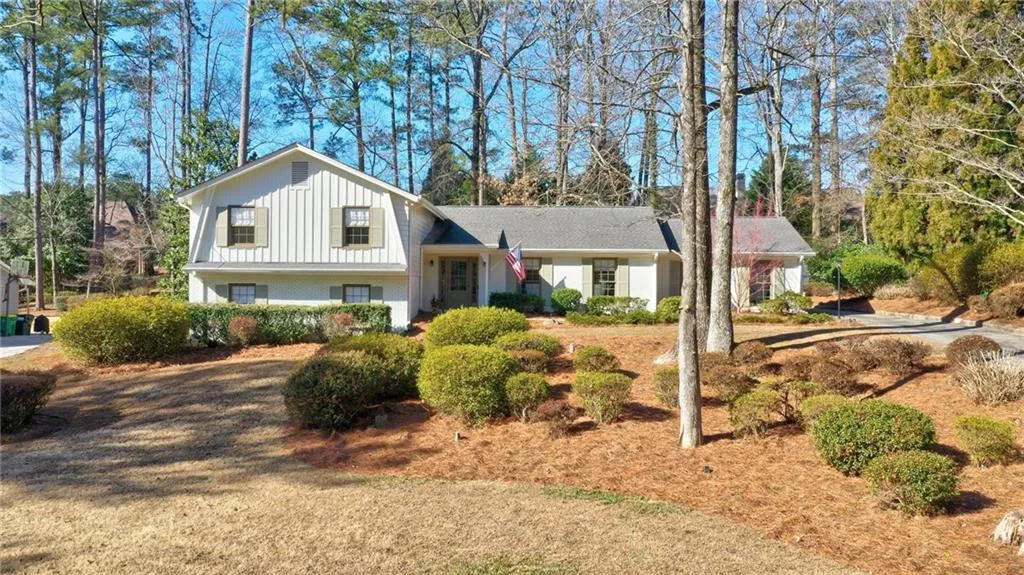 7310 Hunters Branch Drive, Atlanta, Georgia 30328, 5 Bedrooms Bedrooms, ,3 BathroomsBathrooms,Residential,Sold,7310 Hunters Branch Drive,7519135
