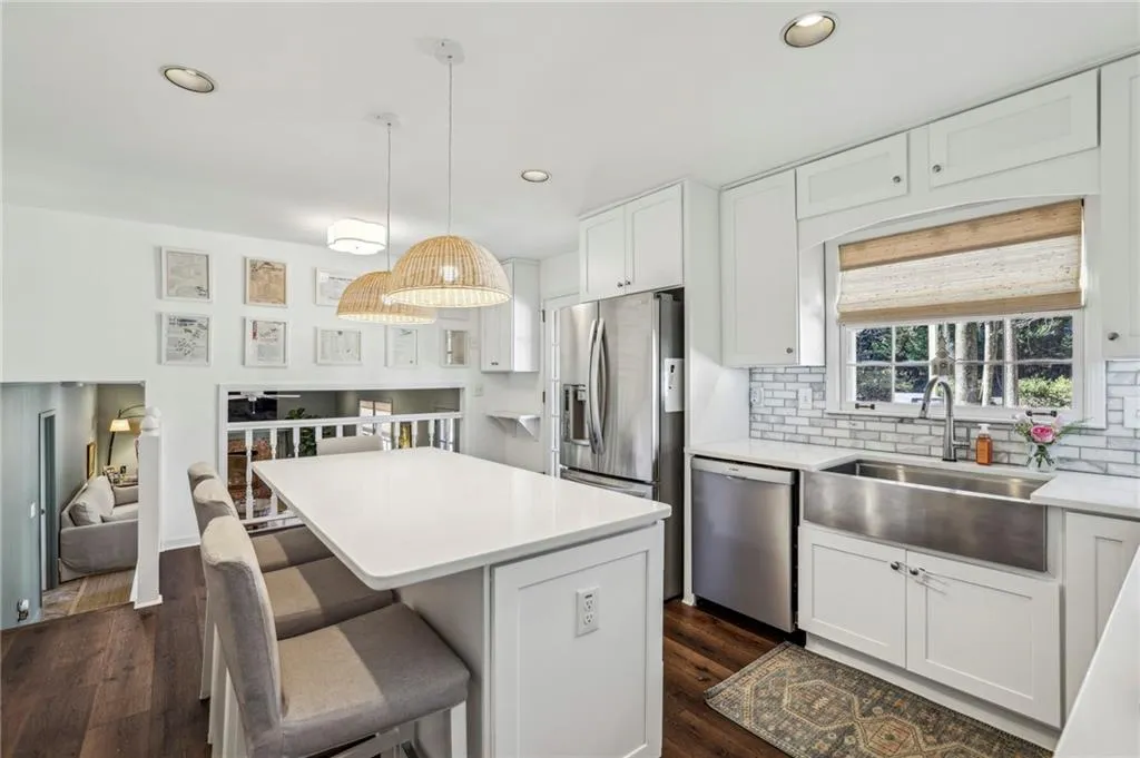 7310 Hunters Branch Drive, Atlanta, Georgia 30328, 5 Bedrooms Bedrooms, ,3 BathroomsBathrooms,Residential,Sold,7310 Hunters Branch Drive,7519135