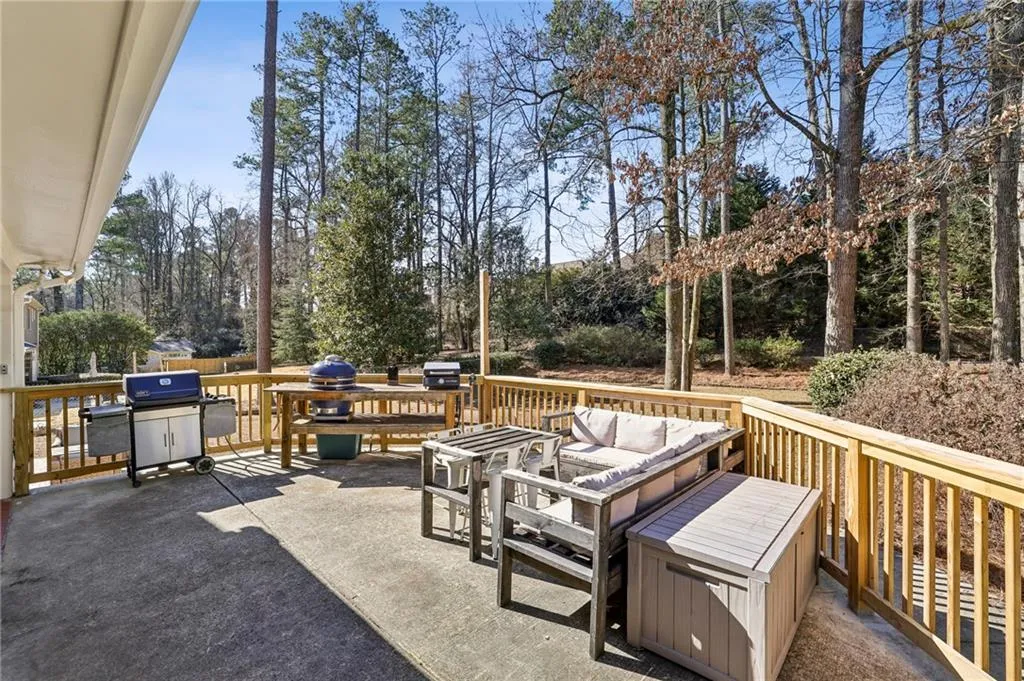7310 Hunters Branch Drive, Atlanta, Georgia 30328, 5 Bedrooms Bedrooms, ,3 BathroomsBathrooms,Residential,Sold,7310 Hunters Branch Drive,7519135