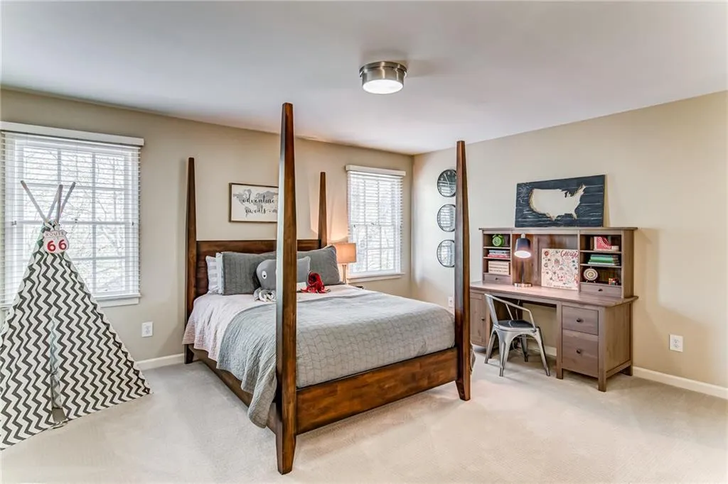 315 W Berwicke Common, Sandy Springs, Georgia 30342, 6 Bedrooms Bedrooms, ,5 BathroomsBathrooms,Residential,Sold,315 W Berwicke Common,6697639