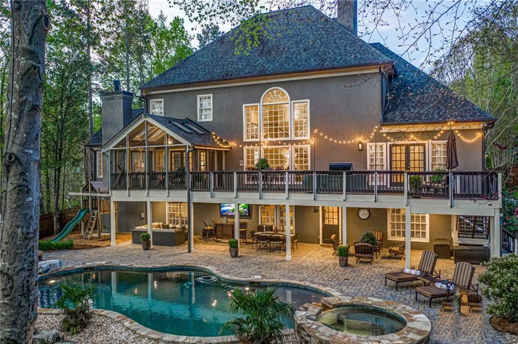 315 W Berwicke Common, Sandy Springs, Georgia 30342, 6 Bedrooms Bedrooms, ,5 BathroomsBathrooms,Residential,Sold,315 W Berwicke Common,6697639