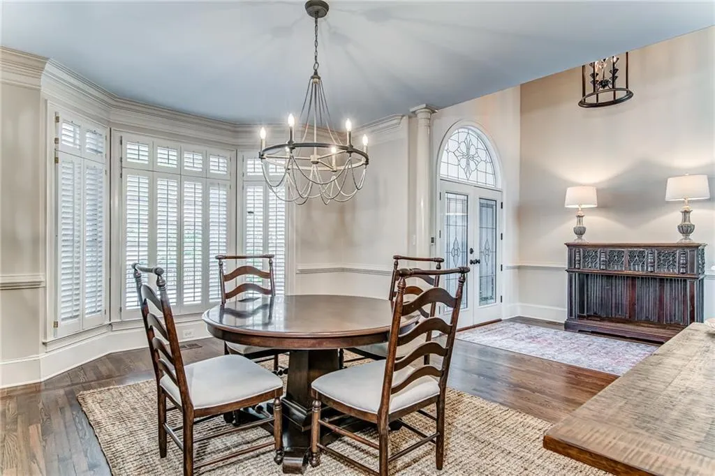 315 W Berwicke Common, Sandy Springs, Georgia 30342, 6 Bedrooms Bedrooms, ,5 BathroomsBathrooms,Residential,Sold,315 W Berwicke Common,6697639