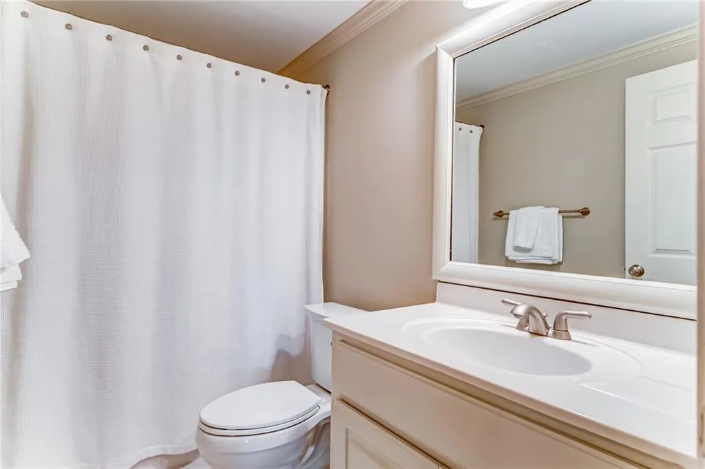 315 W Berwicke Common, Sandy Springs, Georgia 30342, 6 Bedrooms Bedrooms, ,5 BathroomsBathrooms,Residential,Sold,315 W Berwicke Common,6697639