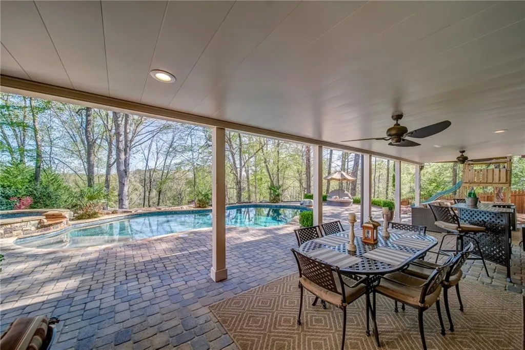 315 W Berwicke Common, Sandy Springs, Georgia 30342, 6 Bedrooms Bedrooms, ,5 BathroomsBathrooms,Residential,Sold,315 W Berwicke Common,6697639