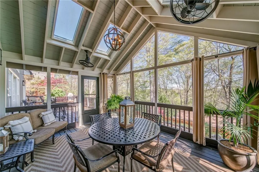 315 W Berwicke Common, Sandy Springs, Georgia 30342, 6 Bedrooms Bedrooms, ,5 BathroomsBathrooms,Residential,Sold,315 W Berwicke Common,6697639