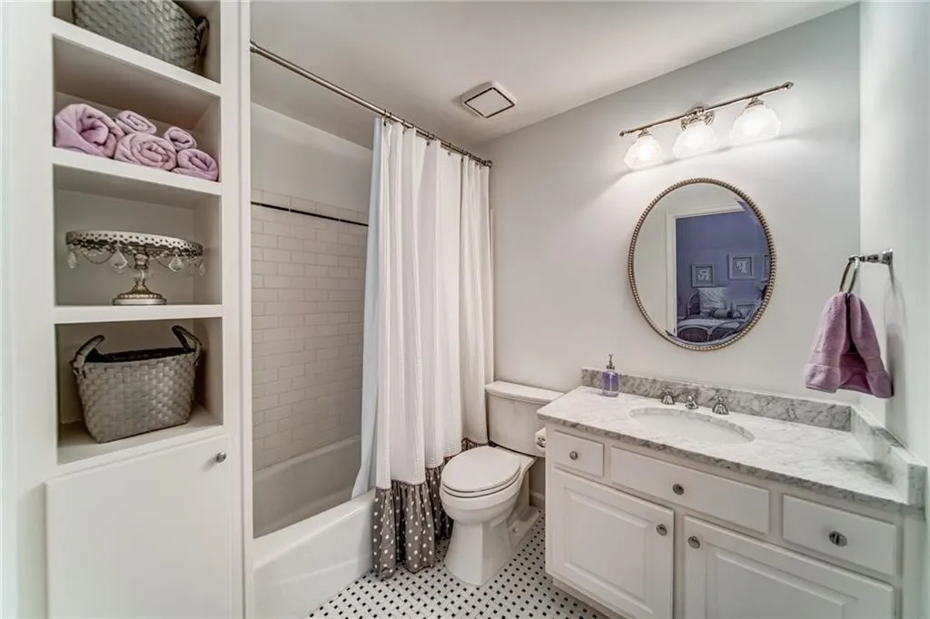 315 W Berwicke Common, Sandy Springs, Georgia 30342, 6 Bedrooms Bedrooms, ,5 BathroomsBathrooms,Residential,Sold,315 W Berwicke Common,6697639