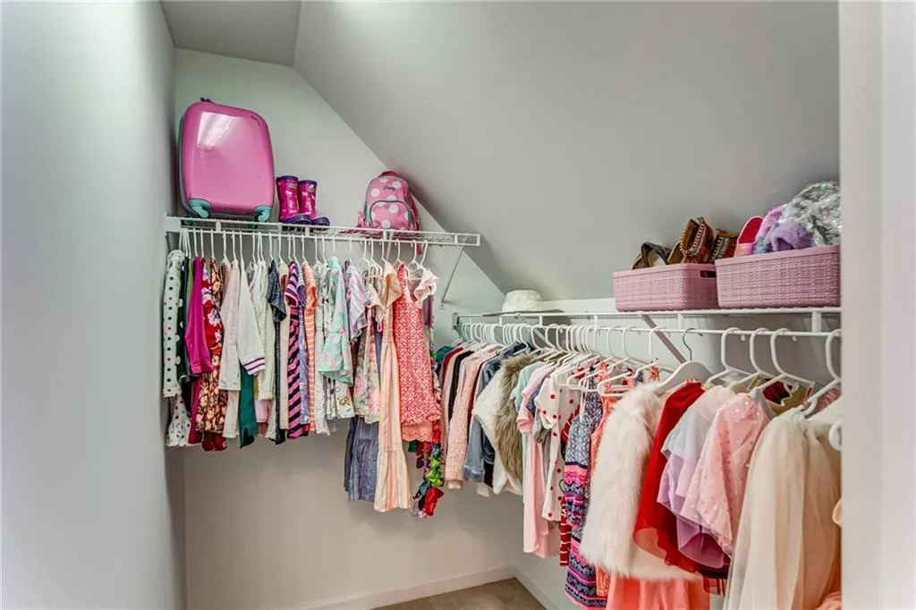 315 W Berwicke Common, Sandy Springs, Georgia 30342, 6 Bedrooms Bedrooms, ,5 BathroomsBathrooms,Residential,Sold,315 W Berwicke Common,6697639