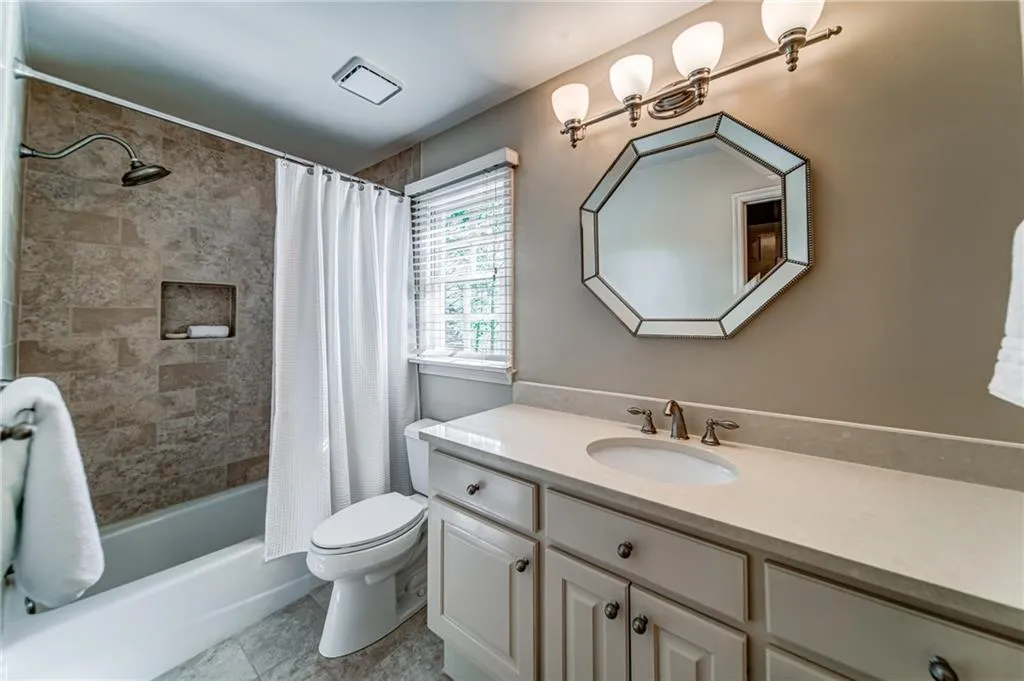 315 W Berwicke Common, Sandy Springs, Georgia 30342, 6 Bedrooms Bedrooms, ,5 BathroomsBathrooms,Residential,Sold,315 W Berwicke Common,6697639