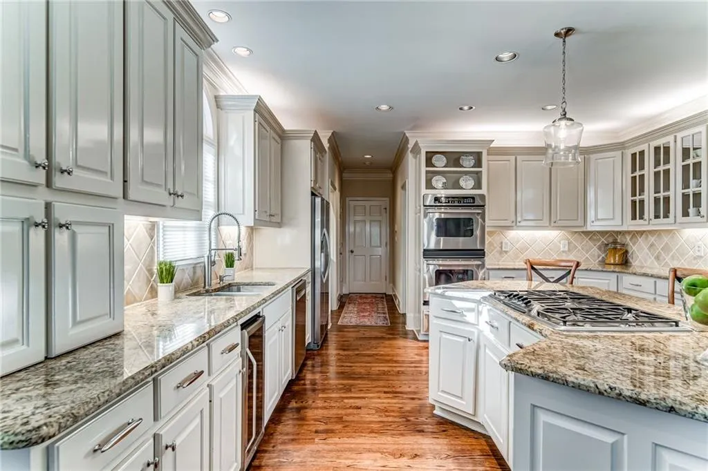 315 W Berwicke Common, Sandy Springs, Georgia 30342, 6 Bedrooms Bedrooms, ,5 BathroomsBathrooms,Residential,Sold,315 W Berwicke Common,6697639