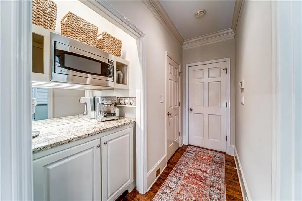 315 W Berwicke Common, Sandy Springs, Georgia 30342, 6 Bedrooms Bedrooms, ,5 BathroomsBathrooms,Residential,Sold,315 W Berwicke Common,6697639