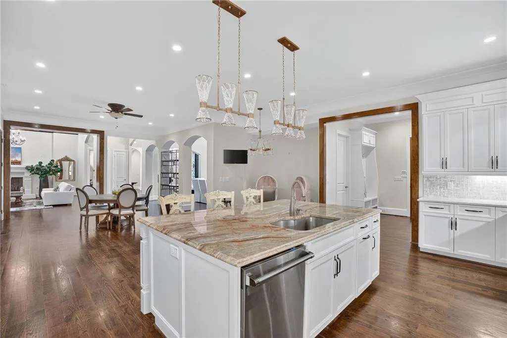 3620 Cloudland Drive Nw, Atlanta, Georgia 30327, 6 Bedrooms Bedrooms, ,6 BathroomsBathrooms,Residential,For Sale,3620 Cloudland Drive Nw,7620190