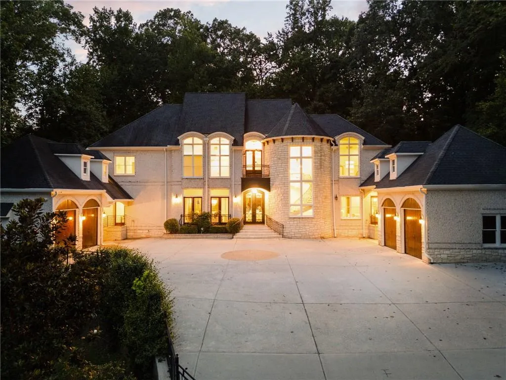 3620 Cloudland Drive Nw, Atlanta, Georgia 30327, 6 Bedrooms Bedrooms, ,6 BathroomsBathrooms,Residential,For Sale,3620 Cloudland Drive Nw,7620190