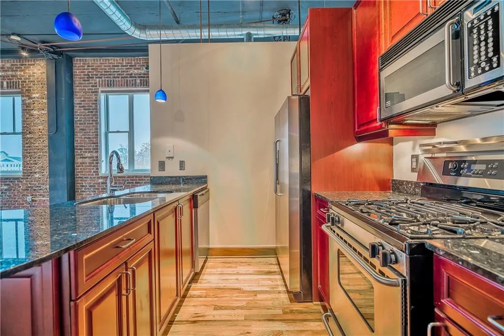 3235 Roswell Road Ne Unit 711, Atlanta, Georgia 30305, 1 Bedroom Bedrooms, ,1 BathroomBathrooms,Residential,Sold,3235 Roswell Road Ne Unit 711,5949783