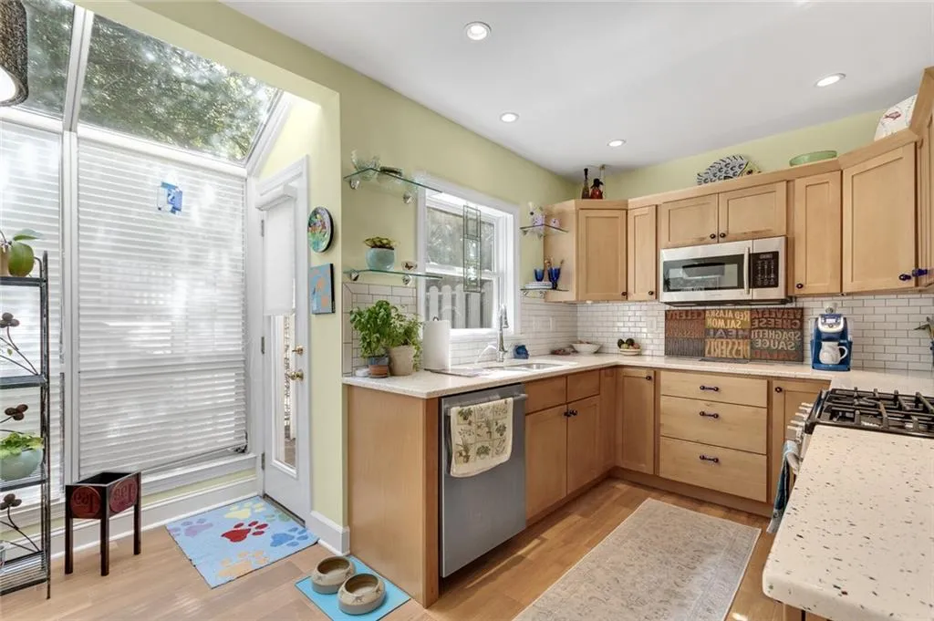 7500 Roswell Road Unit 29, Sandy Springs, Georgia 30350, 2 Bedrooms Bedrooms, ,2 BathroomsBathrooms,Residential,Sold,7500 Roswell Road Unit 29,6854908