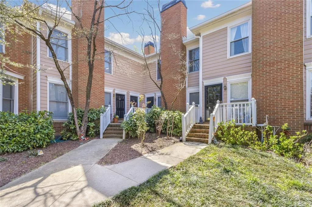 7500 Roswell Road Unit 29, Sandy Springs, Georgia 30350, 2 Bedrooms Bedrooms, ,2 BathroomsBathrooms,Residential,Sold,7500 Roswell Road Unit 29,6854908