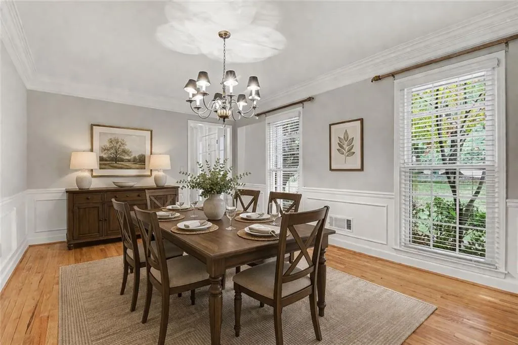 Dining Room Virtually Staged