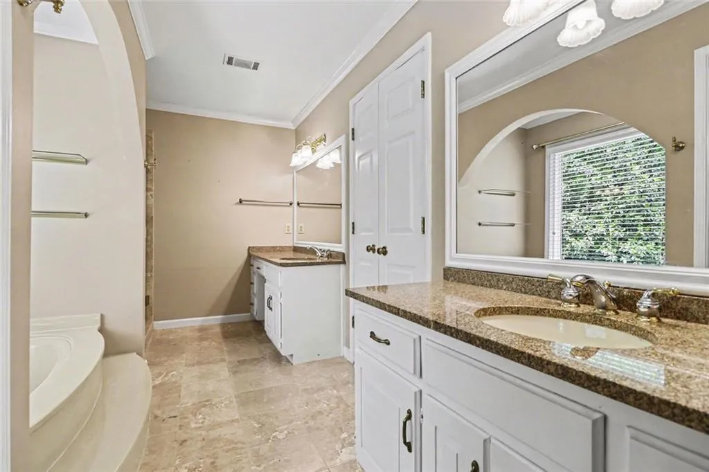 Primary Ensuite with Double Vanities, Soaking Tub, Tile Shower & Linen Closet