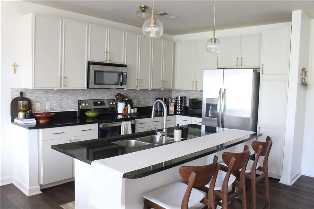 711 Cosmopolitan Drive Unit 413, Atlanta, Georgia 30324, 1 Bedroom Bedrooms, ,1 BathroomBathrooms,Residential,For Sale,711 Cosmopolitan Drive Unit 413,7662401