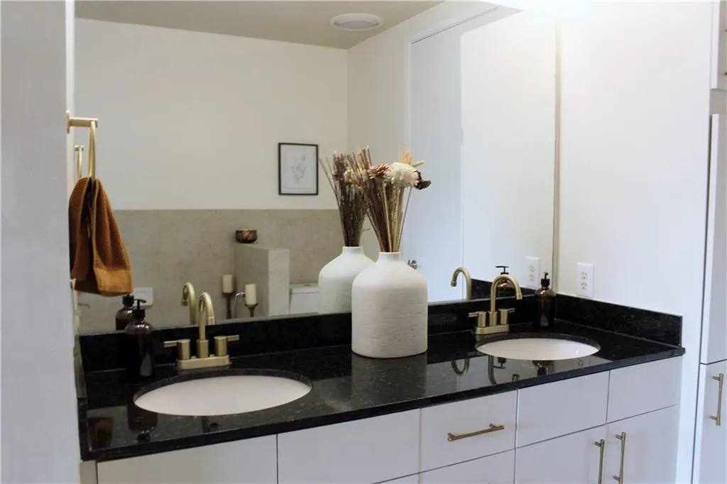 711 Cosmopolitan Drive Unit 413, Atlanta, Georgia 30324, 1 Bedroom Bedrooms, ,1 BathroomBathrooms,Residential,For Sale,711 Cosmopolitan Drive Unit 413,7662401